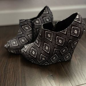 Gorgeous Black and White Platform Booties Size 9 Worn Once
